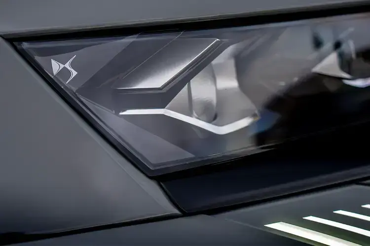 DS DS 7 CROSSBACK HATCHBACK Performance Line +