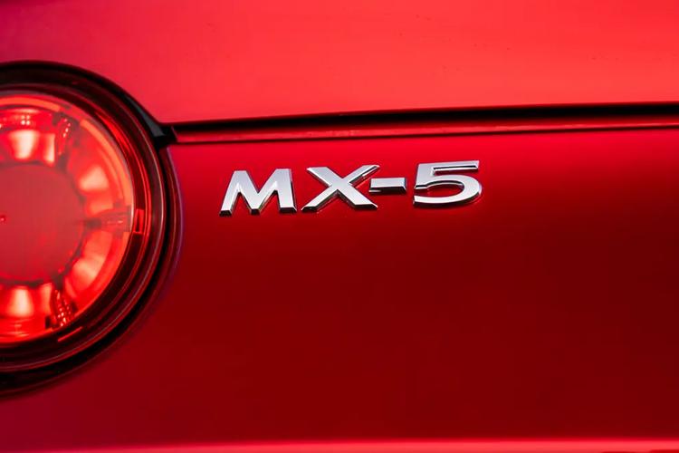 MAZDA MX-5 RF CONVERTIBLE Exclusive-Line
