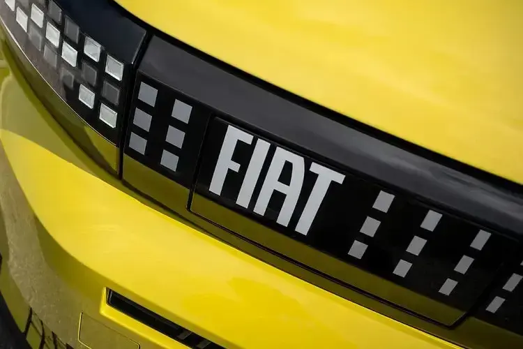 FIAT GRANDE PANDA HATCHBACK La Prima