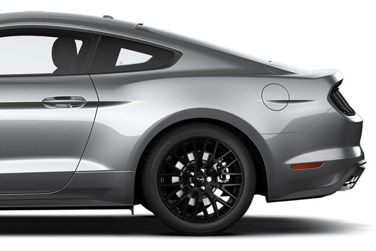 FORD MUSTANG FASTBACK Dark Horse