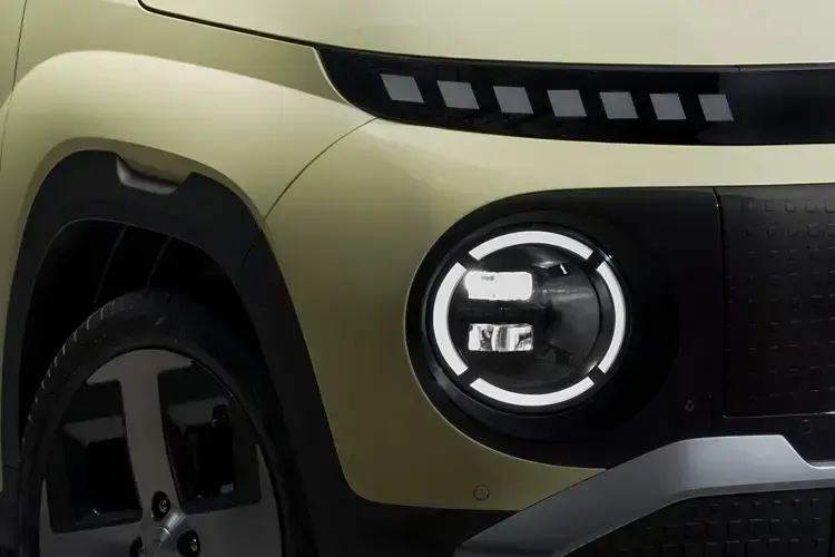 HYUNDAI INSTER ELECTRIC HATCHBACK 01