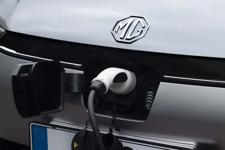 115kW Trophy EV Long Range 61kWh 5dr Auto